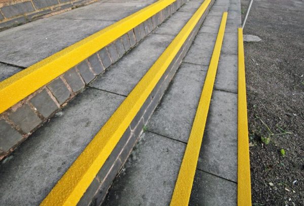 Antypoślizgowa nakładka na krawędzie schodów GRP (kolor żółty)
