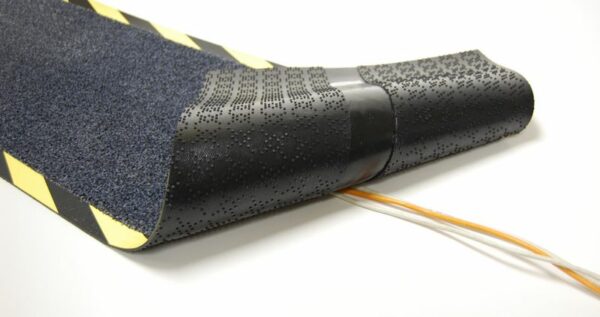 Podłogowa mata na kable Cable-Mat (wym. 40 x 120 cm, kolor czarno-żółty)