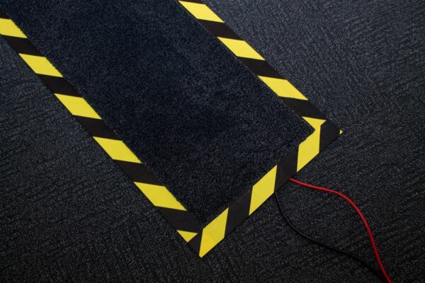Podłogowa mata na kable CablePro Mat (wym. 40 x 120 cm, kolor czarno-żółty)
